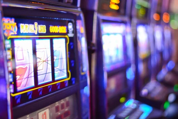 gsc live-casino table with multi-camera dealer setup